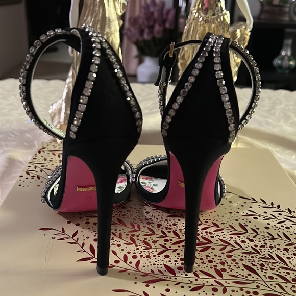 Gucci Isle Crystal Embellished Heels - Picture 3 of 11